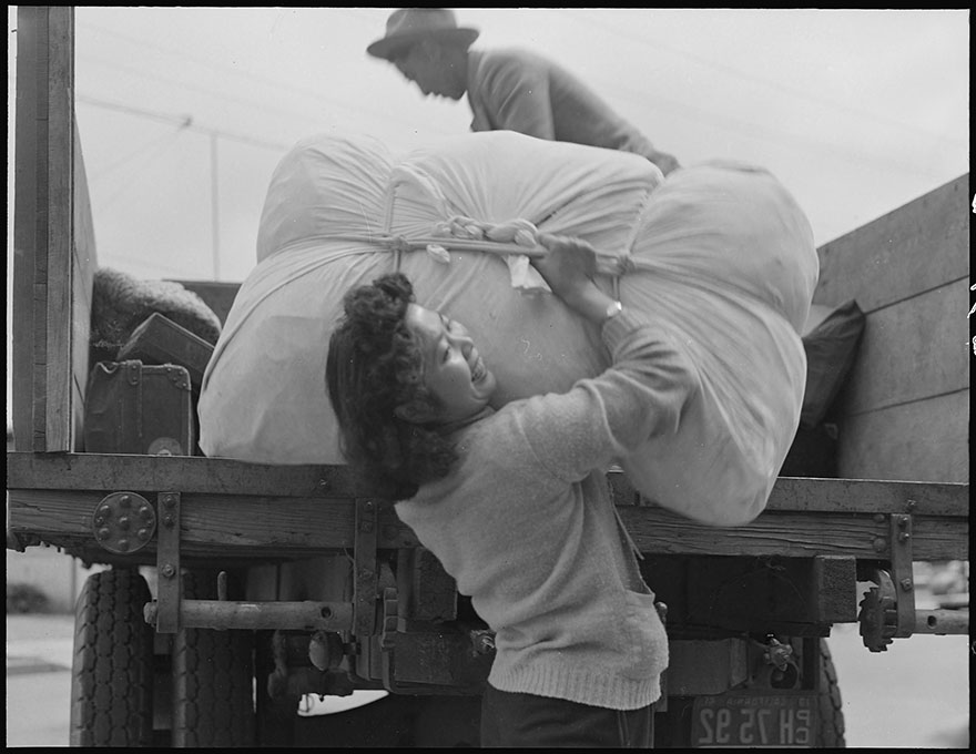 japanese-internment-camp-photos-dorothea-lange-30-5ca213c2e7f45  880
