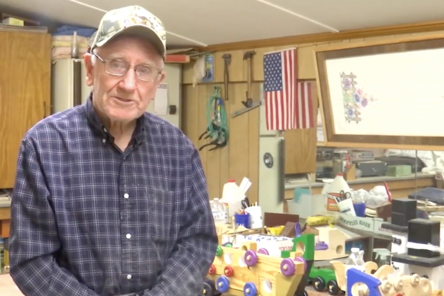 Obrázek: veteran-vanoce-hracky-small