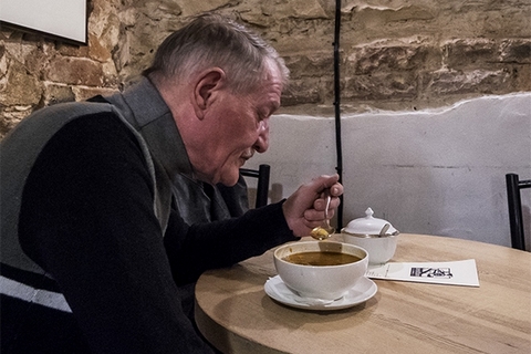 Obrázek: stul-pro-jednoho-small