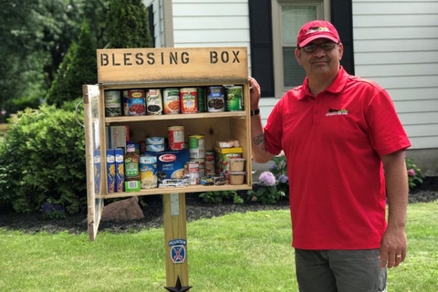 Obrázek: blessing-box-small