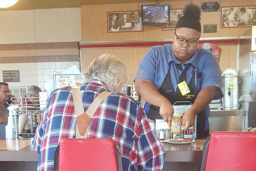 Obrázek: servirka-evoni-small