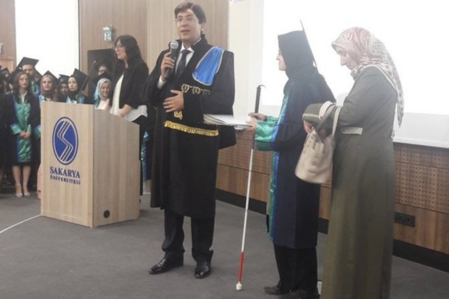 Obrázek: nevidoma-studentka-matka-turecko-small