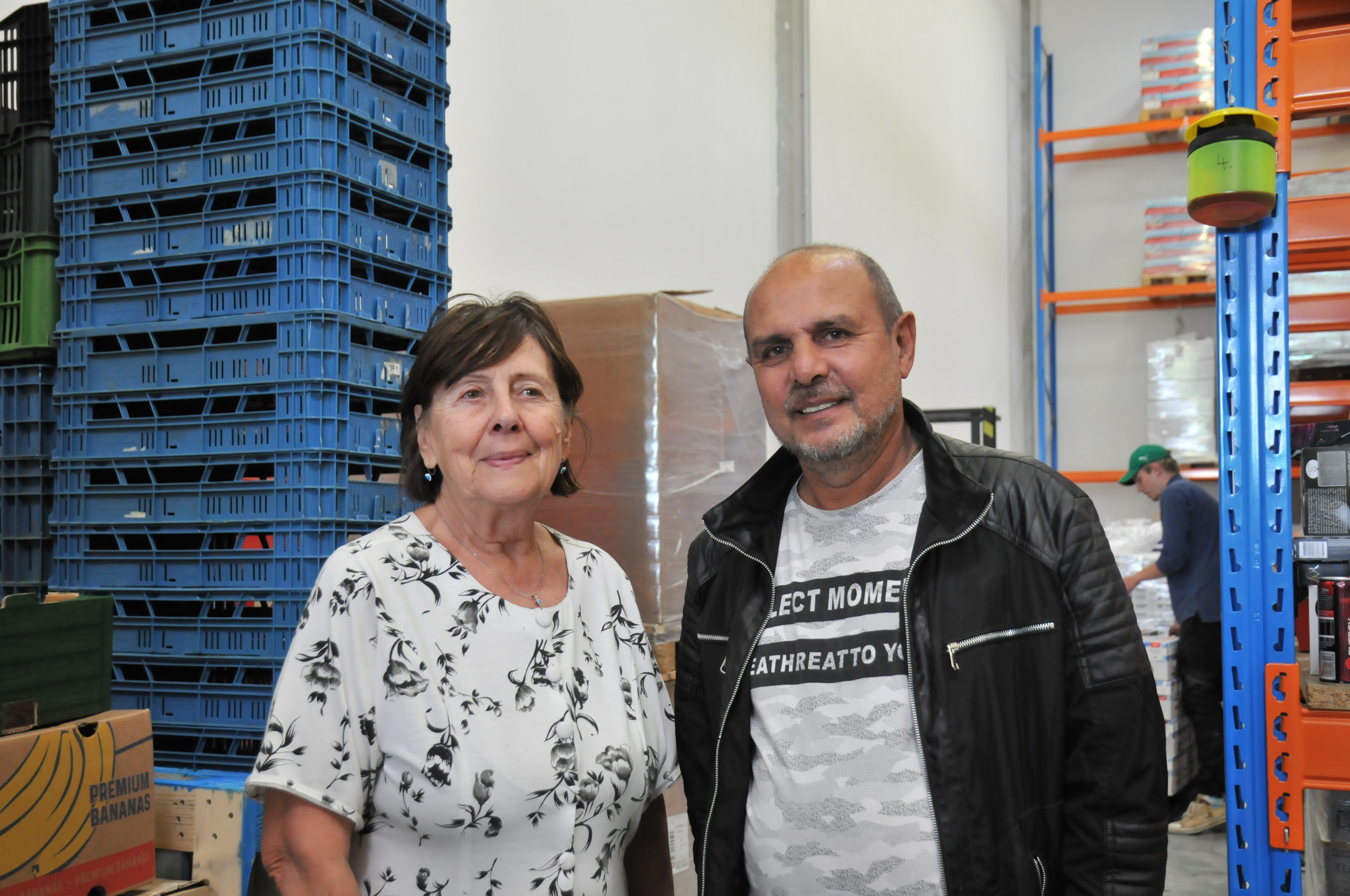 Obrázek: emil-vorac-s-reditelkou-potravinove-banky-verou-dousovou