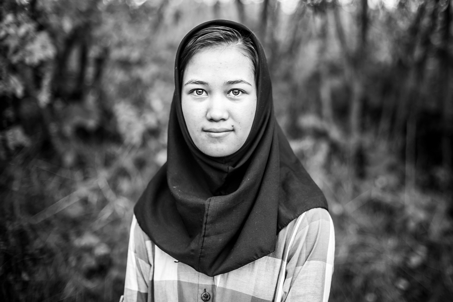 Berkasovo 5 of 13 Afghánská dívka