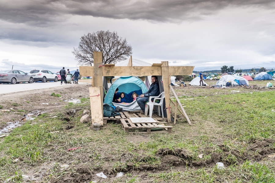 Idomeni 19 of 20 Rodina ve svém provizorním příbytku