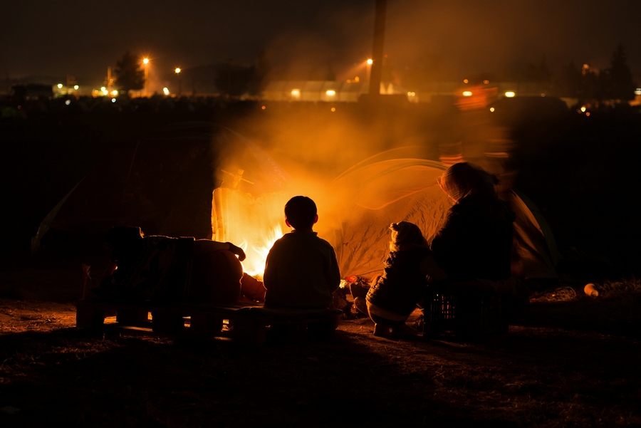 Idomeni 8 of 20 Rodina u ohně II