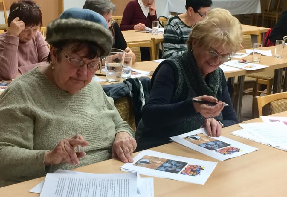 Obrázek: knihovna-seniori