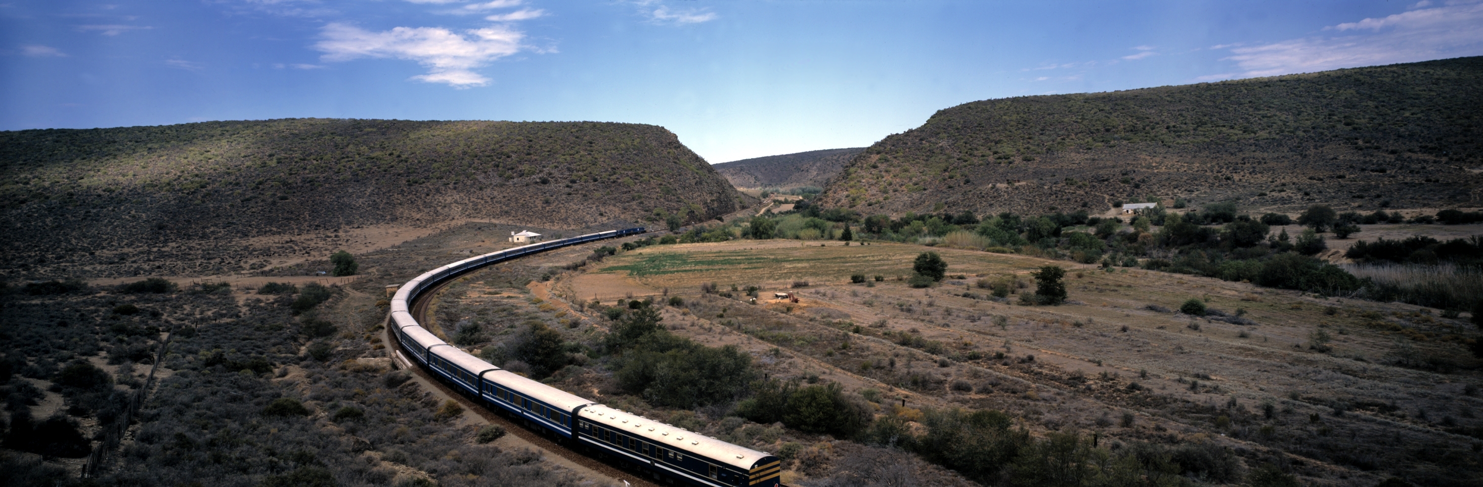 Obrázek: blue-train-in-karoo-vally2