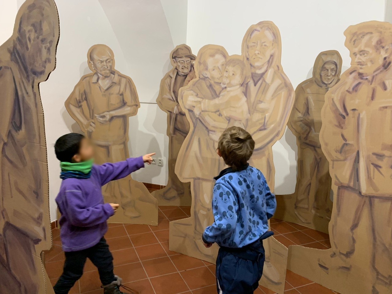 Obrázek: detska-galerie-lapidarium-vystava-betlem-z-cyklu-clovek-na-papire-frantisek-novak