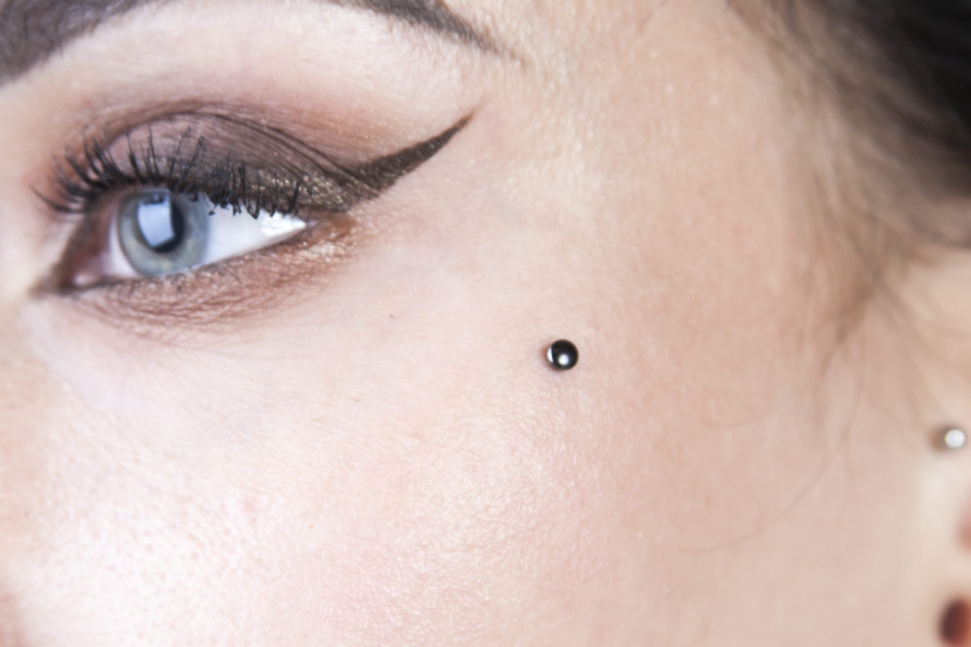 Obrázek: hell-foto-02-piercing