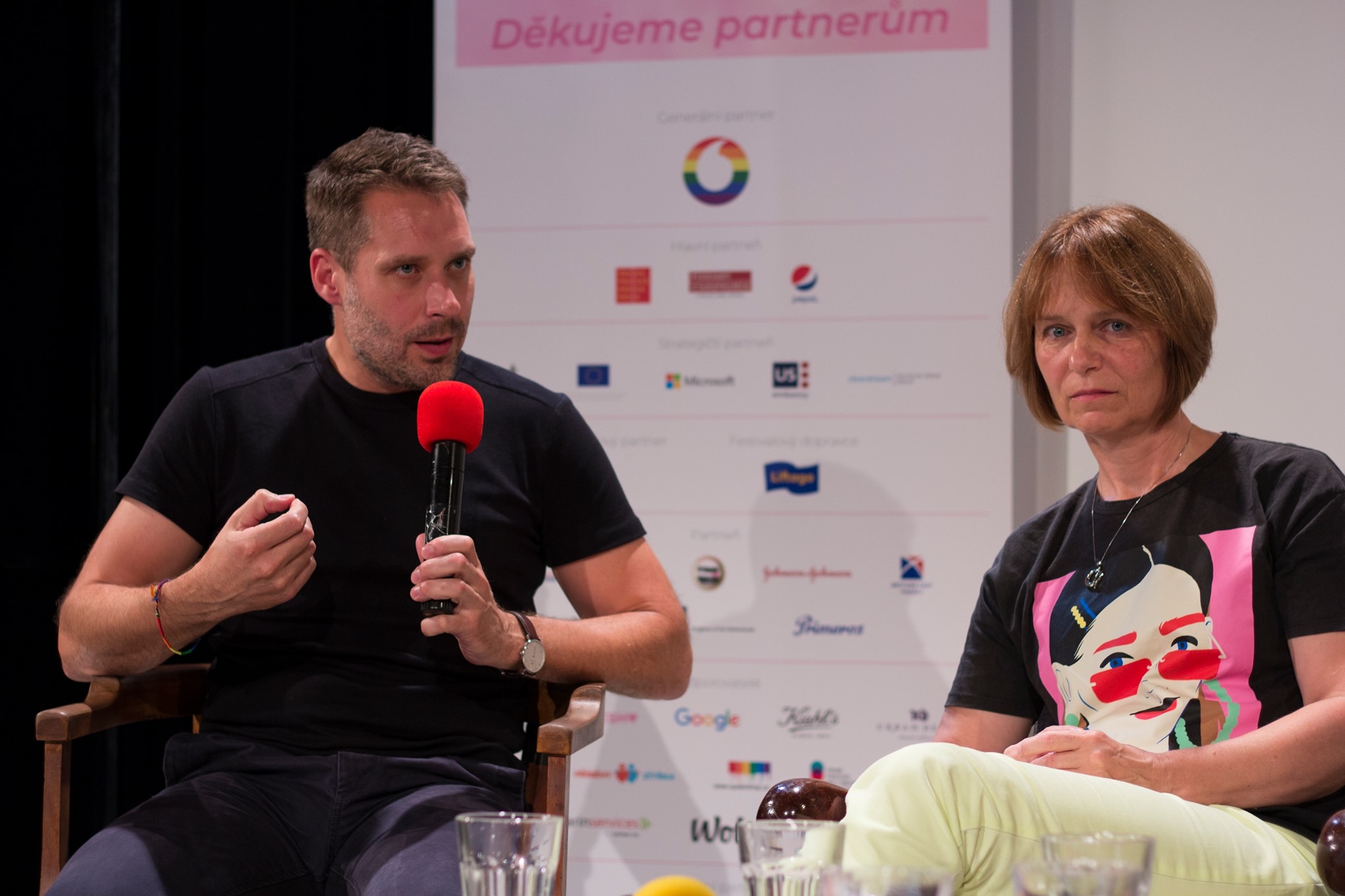 Obrázek: s-jardou-lormanem-z-zivot-90-diskuze-na-prague-pride-2019