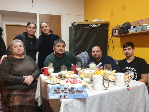 &laquo;Vi foretrekker å ikke si at vi er romer.&raquo;  Med en ukrainsk familie i Ostrava som fortsatt ikke finner leilighet